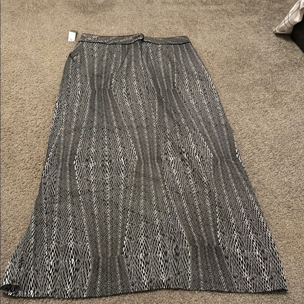 Elegant Black and White Patterned Skirt